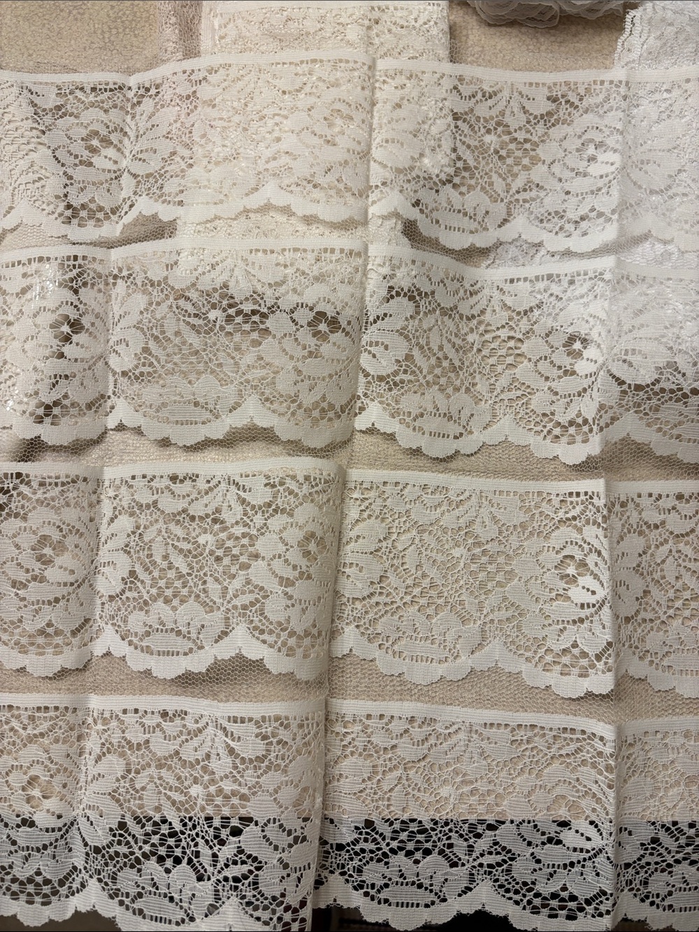 Multiple Lace Samples- Perfect For Crafters - Picture 6 of 9